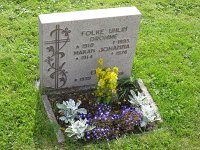  Natanael Folke Uhlin 1910-1995 och hustrun Johanna Elisabet 1914-1976, samt dottern Eivor Linnéa 1939-1950.